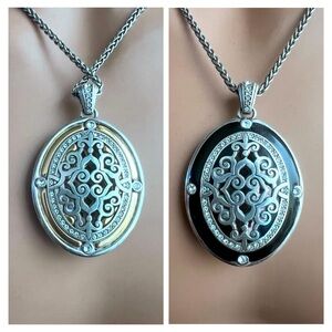 Brighton necklace reversible crystals around the edge. Very elegant looking